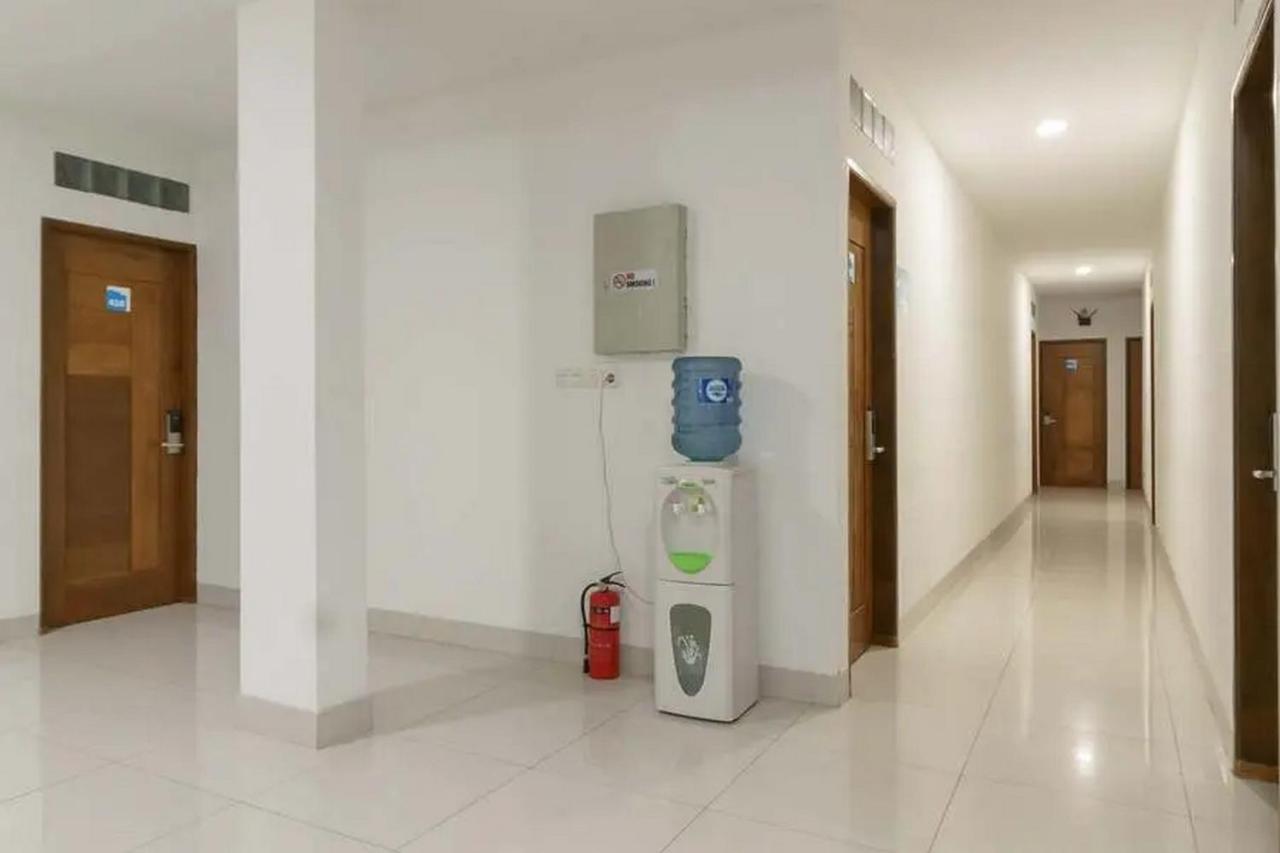Reddoorz Plus @ Cemara Asri Medan Exteriör bild